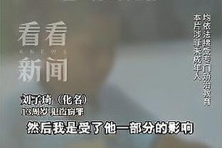 像不像❓内马尔晒女儿照！对足球不离手！